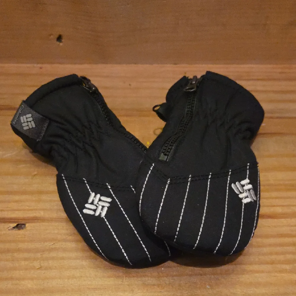 Columbia Black Kids Mittens